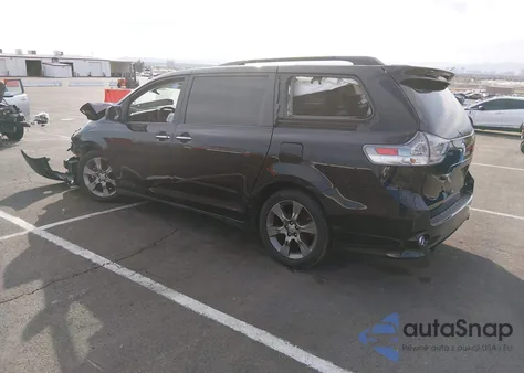 2015 Toyota Sienna Se Premium 8 Passenger z USA, uszkodzony, nr VIN 5TDXK3DC1FS593873